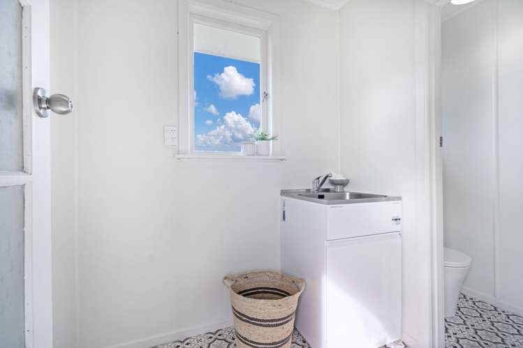 47 Clotworthy Crescent Onerahi_12