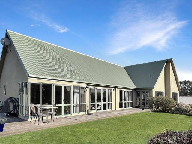 Spacious two storey 400m home