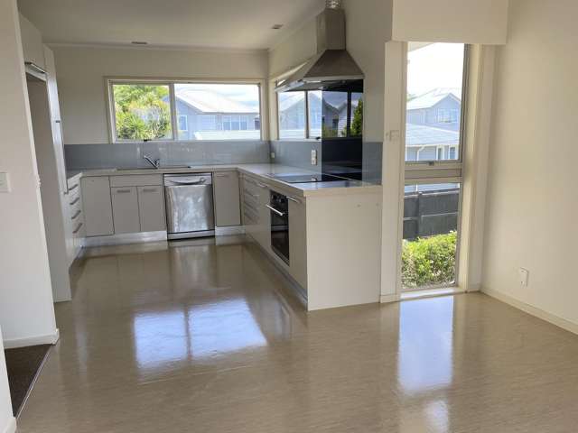 7 Teal Crescent Beach Haven_2