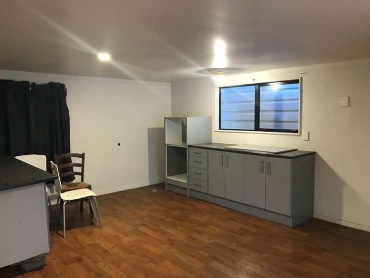 10 Ngatira Place Clendon Park_13