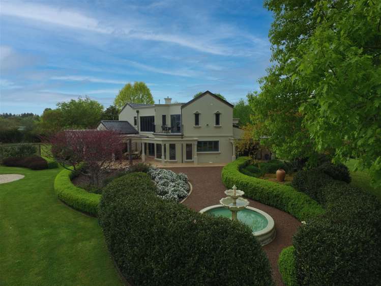 203 Athlone Drive Cambridge_17