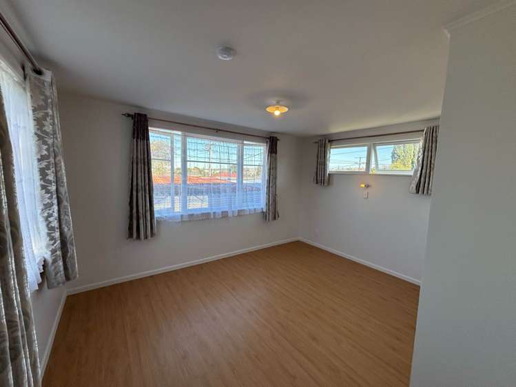 72 Roberts Road Te Atatu South_13