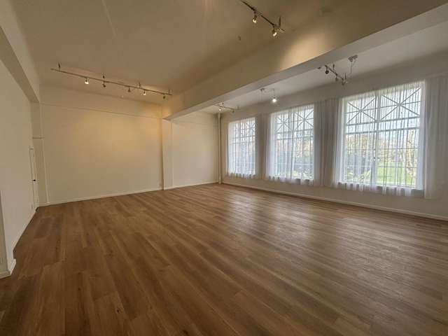 Chic commercial space for lease!