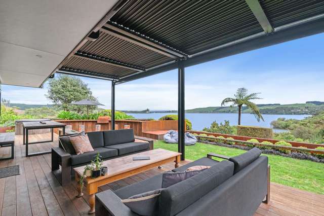 All-day sun and sweeping views – Simply stunning