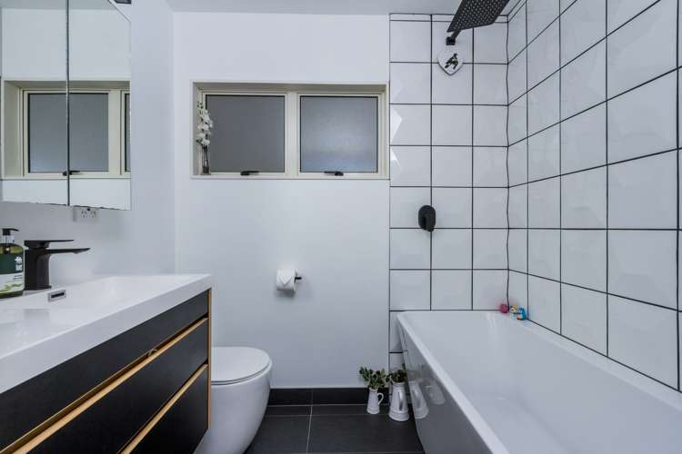 2/70 Archers Road Glenfield_10