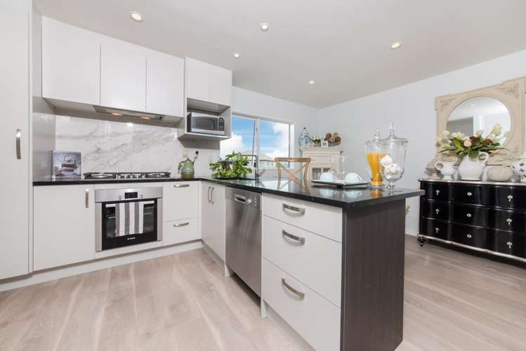 85 Bordeaux Parade Te Atatu South_6