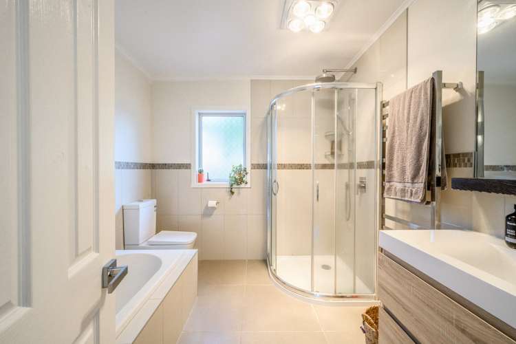 6 Freyberg Place Howick_22