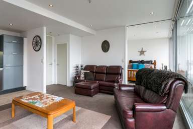B104-14 West Quay_4