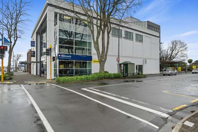 678 Victoria Street Hamilton Central_4