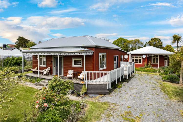 24 and 24A Main Road Owaka_2