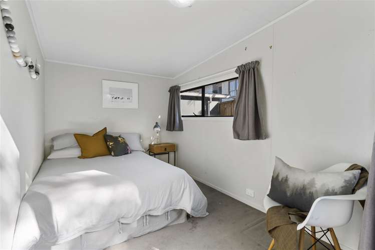 2/25 Mannering Place Hillcrest_14