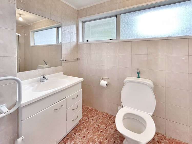 41 Adam Sunde Place Glen Eden_10