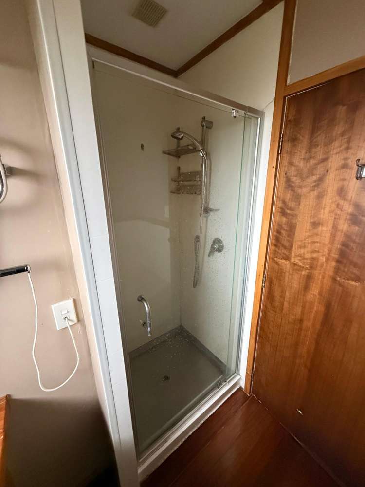  2/21 Hall Road Glenfield_18
