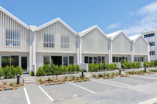 Modern 3 Bedroom Townhouse In Popular Location