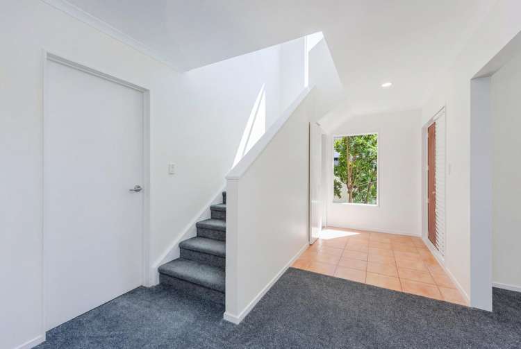 83 Alec Craig Way Gulf Harbour_15