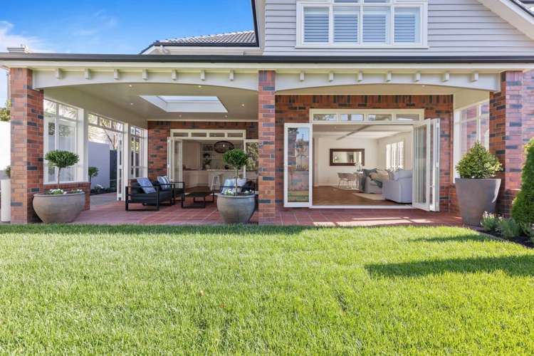 1 Courtneys West Harbour_23