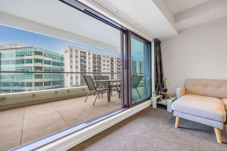 406/47 Beach Road City Centre_19