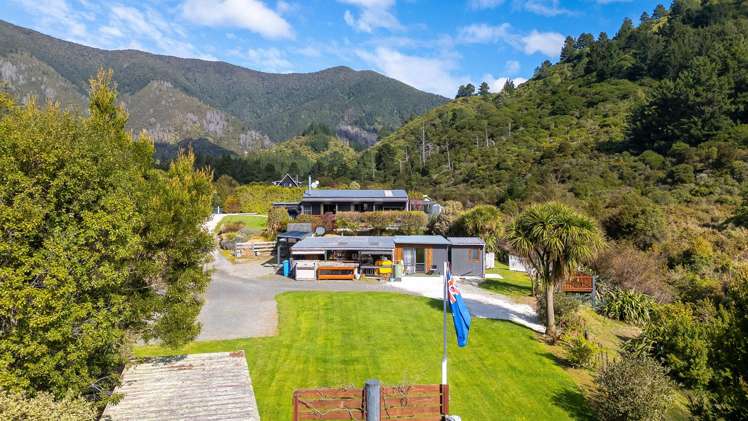 102 Boons Valley Road Waikawa Picton_23