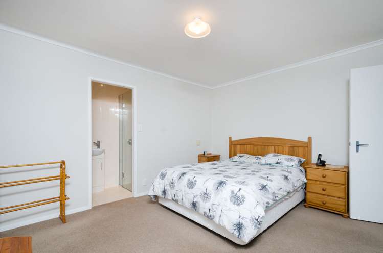 2 Matuhi Rise Henderson_9