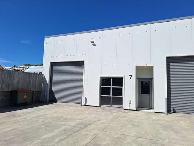 Modern Workshop / Warehouse