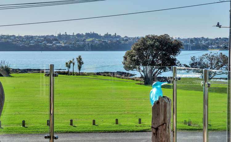 66 Kiwi Esplanade Mangere Bridge_10