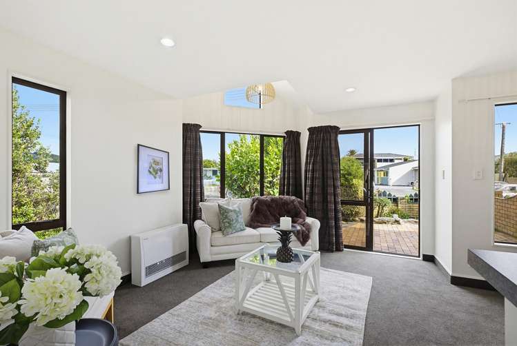 2/4 Richard Street Titahi Bay_5
