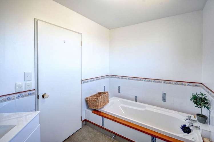 7 Thomson Street Green Island_8