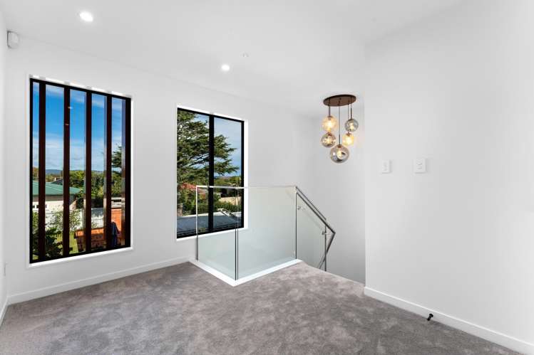 8D Rowan Terrace Te Atatu South_9