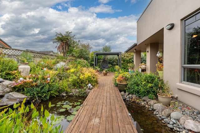 Your Own Serene Garden Escape - Spacious Rototuna Living