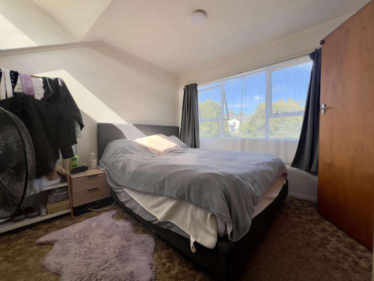 2/63a Landscape Road Mount Eden_4