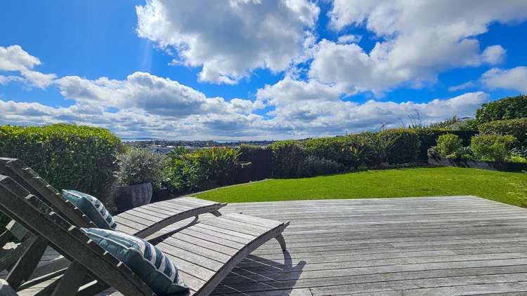 22 John Dee Crescent Red Beach_1