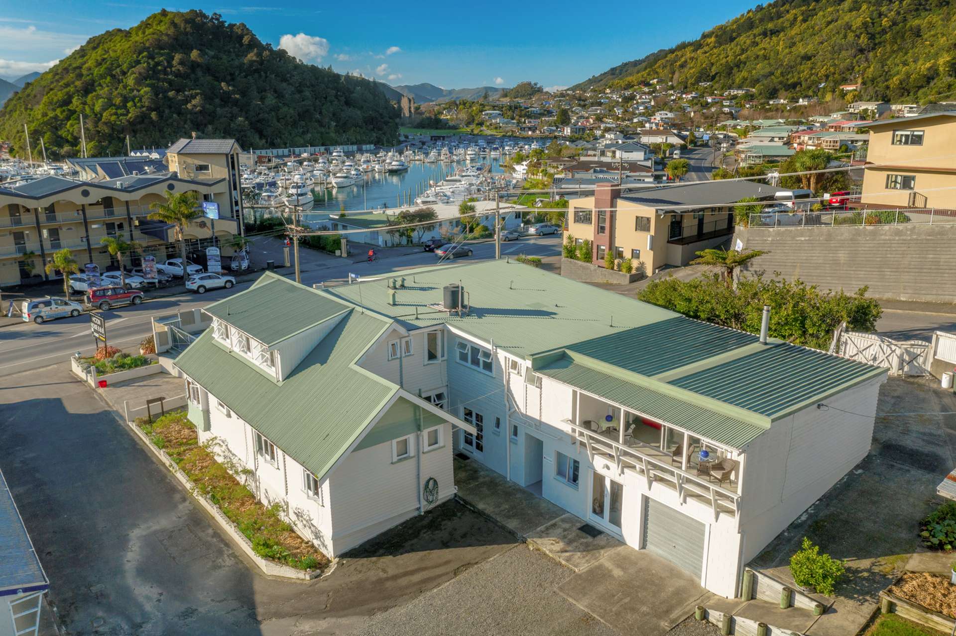 26/28 Waikawa Road Picton_0