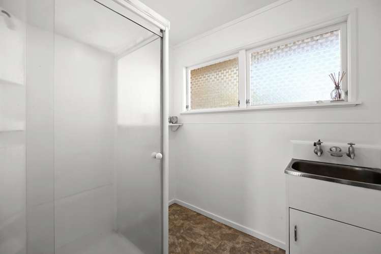 1 Garden Heights Avenue Glenview_16