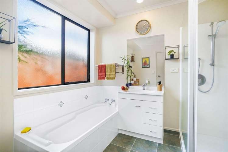 6 Archer Court Hamilton East_11