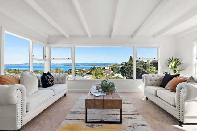 Spacious Family Home, Ocean Views & Holiday Appeal