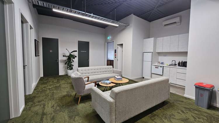 Room 8, 209 Queen Street East Hastings_6