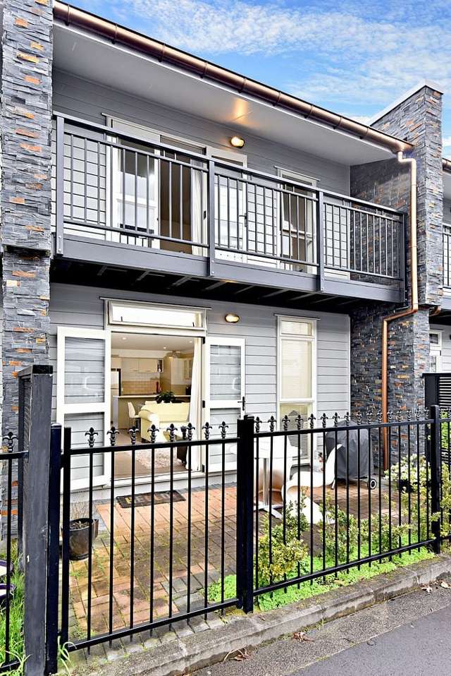 Cosy, secure 2 bedroom townhouse, includes water