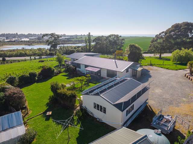 The Best of Both Worlds - Lifetyle Close To Town