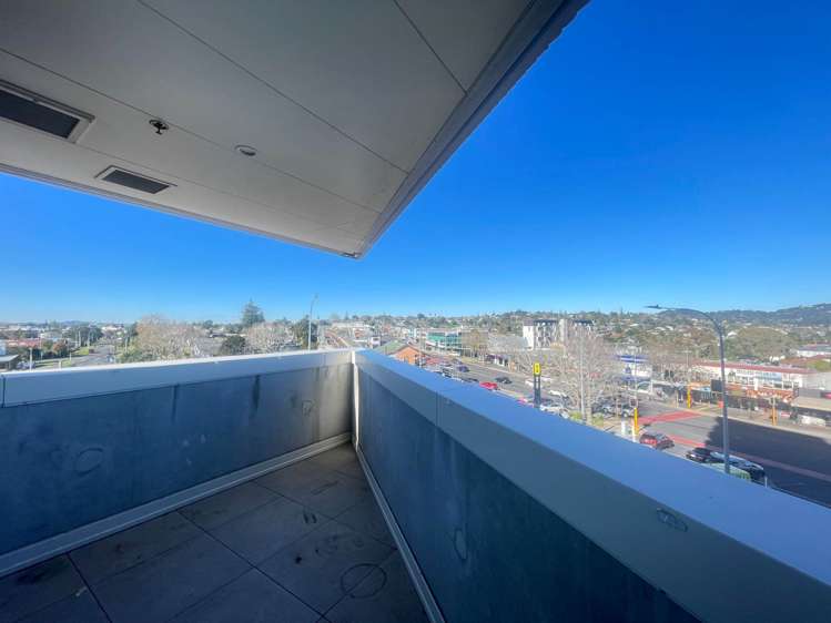 205/6 Waikumete Road Glen Eden_10