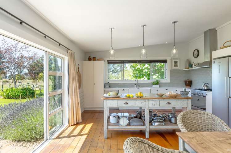 80 Battersea Road Morisons Bush_18