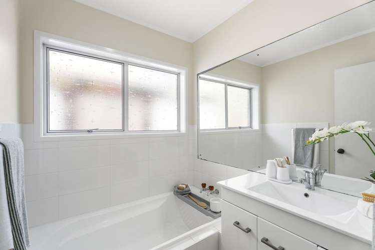 1/5 Teal Crescent Beach Haven_14