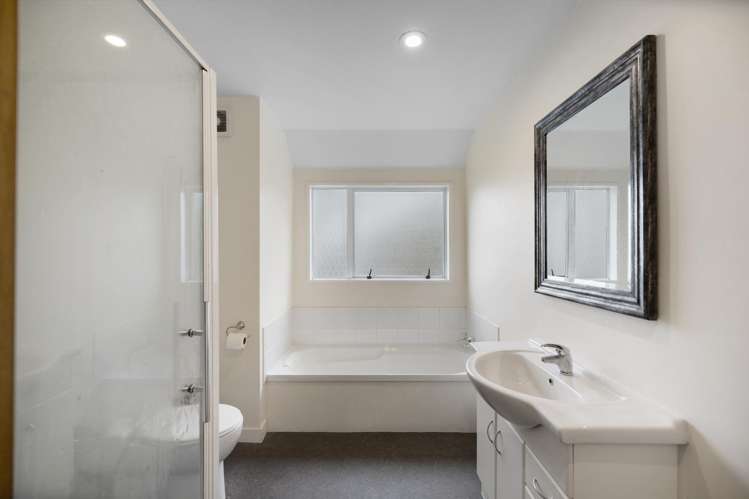 4b Dart Place Fernhill/Sunshine Bay_7