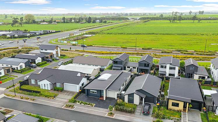 57 Trewern Avenue Chartwell_1