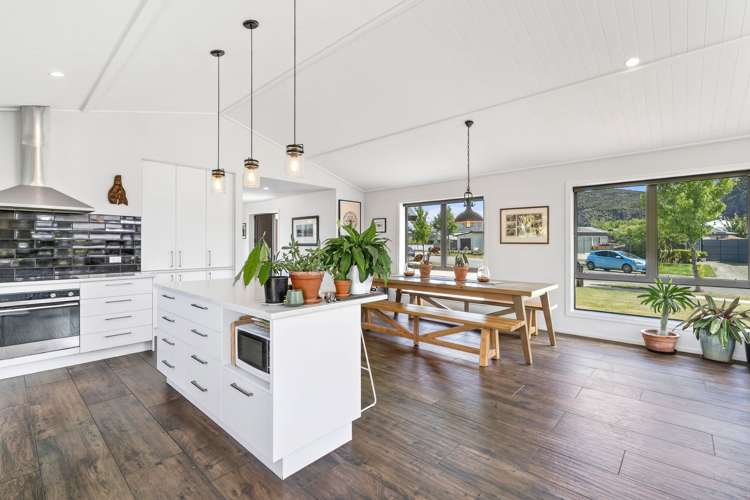 25 Finch Street Albert Town_9