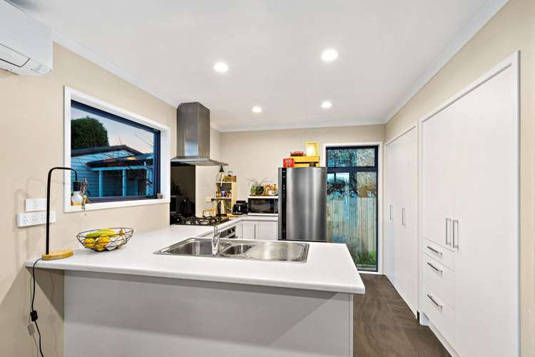 67 Roberts Road Te Atatu South_17