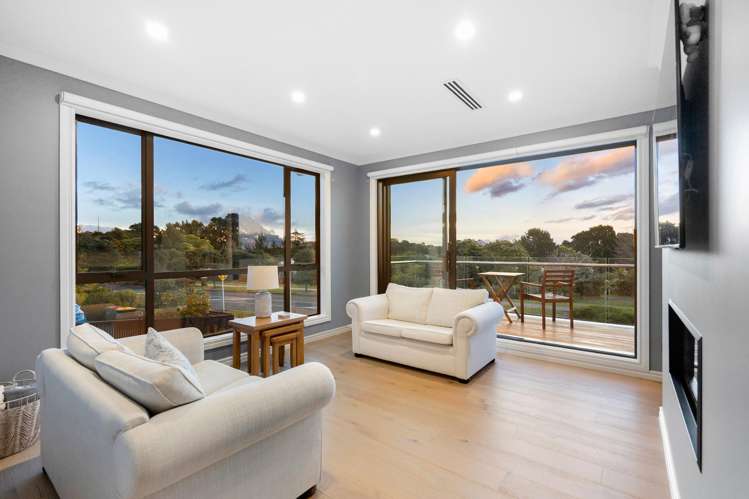 2 Taku Close Long Bay_16
