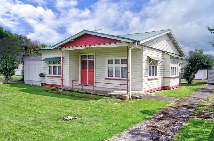 198 High Street South Carterton_18