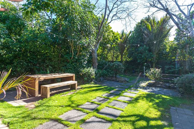 8 Pye Place Hot Water Beach_8