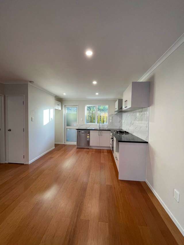 2 Bed 1 Bath Home in Bucklands Beach