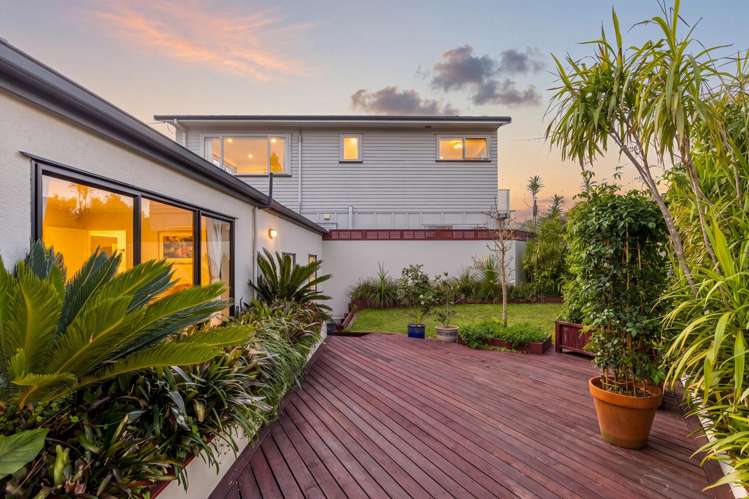 2/953 Beach Road Torbay_14